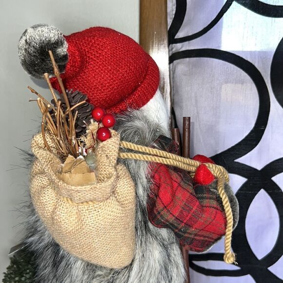 Ellsworth Avenue decorative skiing, Santa Claus with porcelain face - Picture 12 of 16